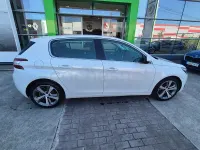 Usado Peugeot 308 Allure 155 CV (114 kW) 2014 Blanco Berlina
