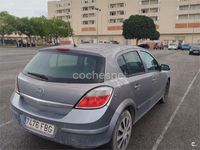 Usado Opel Astra Cosmo 100 CV (73 kW) 2006 Gris / plata Berlina