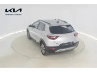 Usado Kia Stonic 100 CV (73 kW) 2024 Gris plata SUV