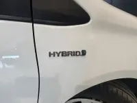 Usado Toyota Yaris Hybrid Active 100 CV (73 kW) 2019 Blanco Berlina