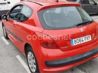 Usado Peugeot 207 75 CV (55 kW) 2007 Rojo Berlina