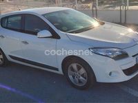 Usado Renault Mégane Dynamique 110 CV (80 kW) 2011 Blanco Berlina