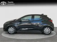 Usado Toyota Yaris Hybrid Active 116 CV (85 kW) 2023 Negro Monovolumen