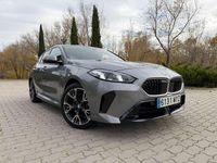 Usado BMW 120 Comfort Edition 163 CV (119 kW) 2025 Gris / plata Utilitario