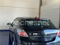 Usado Opel Astra GTC Enjoy 100 CV (73 kW) 2005 Negro Berlina