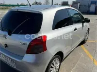 Usado Toyota Yaris 90 CV (66 kW) 2007 Gris / plata Utilitario