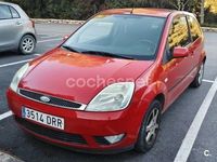 Usado Ford Fiesta Trend 68 CV (50 kW) 2005 Rojo Utilitario