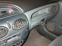 Usado Renault Mégane 90 CV (66 kW) 1997 Rojo Berlina