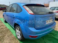Usado Ford Focus Trend 90 CV (66 kW) 2010 Azul Berlina