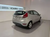 Usado Ford Fiesta Trend 90 CV (66 kW) 2010 Gris Utilitario
