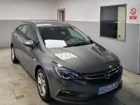 Usado Opel Astra Business 110 CV (80 kW) 2018 Gris / plata Familiar