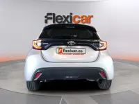 Usado Toyota Yaris Hybrid Active 116 CV (85 kW) 2025 Gris Berlina