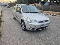 Usado Ford Fiesta Trend 68 CV (50 kW) 2003 Gris / plata Utilitario