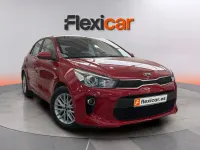 Usado Kia Rio 84 CV (61 kW) 2019 Rojo Berlina