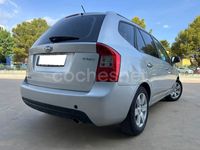 Usado Kia Carens 140 CV (102 kW) 2007 Gris / plata Monovolumen