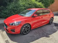 Usado Ford Focus ST-Line X 120 CV (88 kW) 2022 Rojo Utilitario