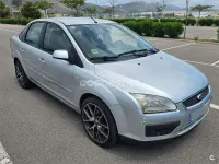 Usado Ford Focus Ghia 115 CV (84 kW) 2006 Gris / plata Berlina