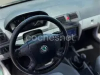 Usado Skoda Fabia Comfort 68 CV (50 kW) 2001 Verde Berlina