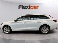 Usado Seat Leon Style 130 CV (95 kW) 2021 Blanco Familiar