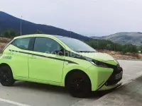 Usado Toyota Aygo X-cite 69 CV (50 kW) 2017 Amarillo Utilitario