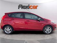 Usado Ford Fiesta Trend 75 CV (55 kW) 2017 Rojo Utilitario