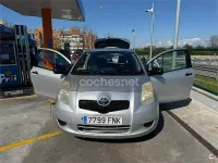 Usado Toyota Yaris 90 CV (66 kW) 2007 Gris / plata Utilitario