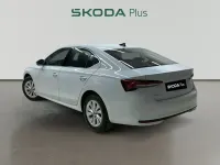 Usado Skoda Octavia Selection 116 CV (85 kW) 2025 Blanco Berlina