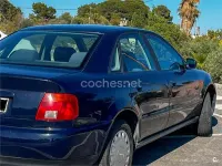 Usado Audi A4 125 CV (91 kW) 1997 Negro Berlina
