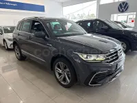 Usado VW Tiguan R-line 200 CV (147 kW) 2021 Gris / plata SUV