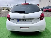 Usado Peugeot 208 Allure 82 CV (60 kW) 2017 Blanco Utilitario