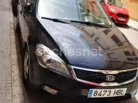 Usado Kia Ceed 115 CV (84 kW) 2011 Negro Utilitario
