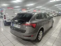 Usado Skoda Scala 95 CV (69 kW) 2022 Gris / plata Utilitario