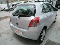 Usado Toyota Yaris Active 99 CV (72 kW) 2011 Gris / plata Utilitario
