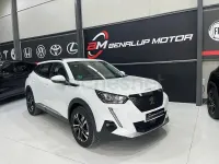 Usado Peugeot 2008 Active 110 CV (80 kW) 2021 Blanco SUV