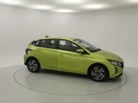 Usado Hyundai i20 101 CV (74 kW) 2024 Verde Utilitario