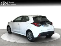 Usado Toyota Yaris Hybrid Active 116 CV (85 kW) 2022 Blanco Monovolumen