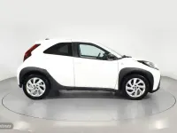 Usado Toyota Aygo X Play 72 CV (52 kW) 2025 Blanco SUV
