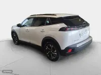 Usado Peugeot e-2008 Allure 100 kW (136 CV) 2023 Plateado SUV