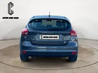 Usado Ford Focus Trend 120 CV (88 kW) 2015 Gris / plata Berlina