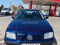 Usado VW Bora Conceptline 90 CV (66 kW) 2000 Azul Berlina