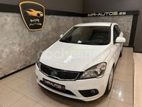 Używany Kia Ceed Active 128 KM (94 kW) 2011 Biały Hatchback