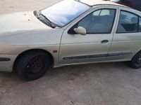 Usado Renault Mégane II Authentique 95 CV (69 kW) 2002 Amarillo Utilitario
