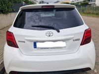 Usado Toyota Yaris Advance 99 CV (72 kW) 2016 Blanco Berlina