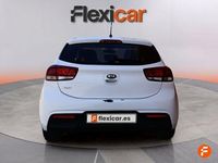 Usado Kia Rio 84 CV (61 kW) 2018 Blanco