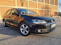 Usado VW Jetta Advance 105 CV (77 kW) 2011 Negro Berlina