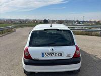 Usado Renault Clio II 68 CV (50 kW) 2006 Blanco Utilitario