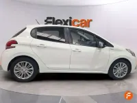 Używany Peugeot 208 Style 75 KM (55 kW) 2017 Biały Hatchback