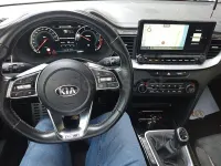 Usado Kia Ceed 136 CV (100 kW) 2021 Granate Utilitario