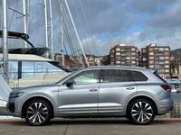 Usado VW Touareg R-line 286 CV (210 kW) 2020 Gris / plata SUV