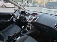 Usado Ford Fiesta Trend 70 CV (51 kW) 2012 Gris / plata Utilitario